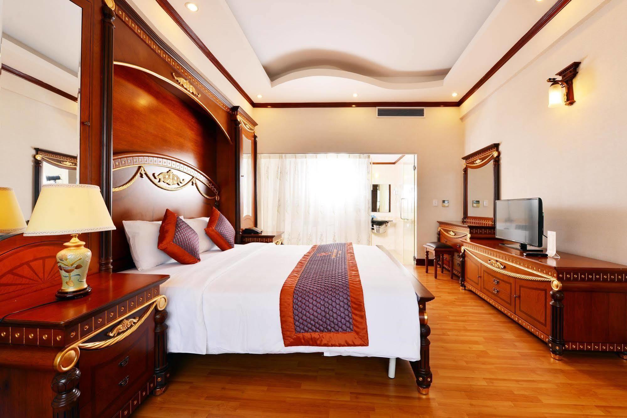 Grand Ha Long Hotel Buitenkant foto