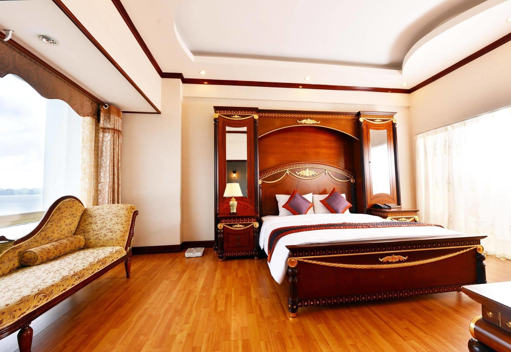Grand Ha Long Hotel Buitenkant foto